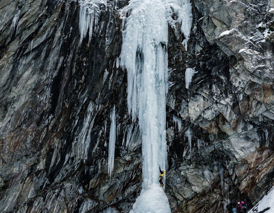 Cascate di ghiaccio: come iniziare? I consigli delle guide alpine